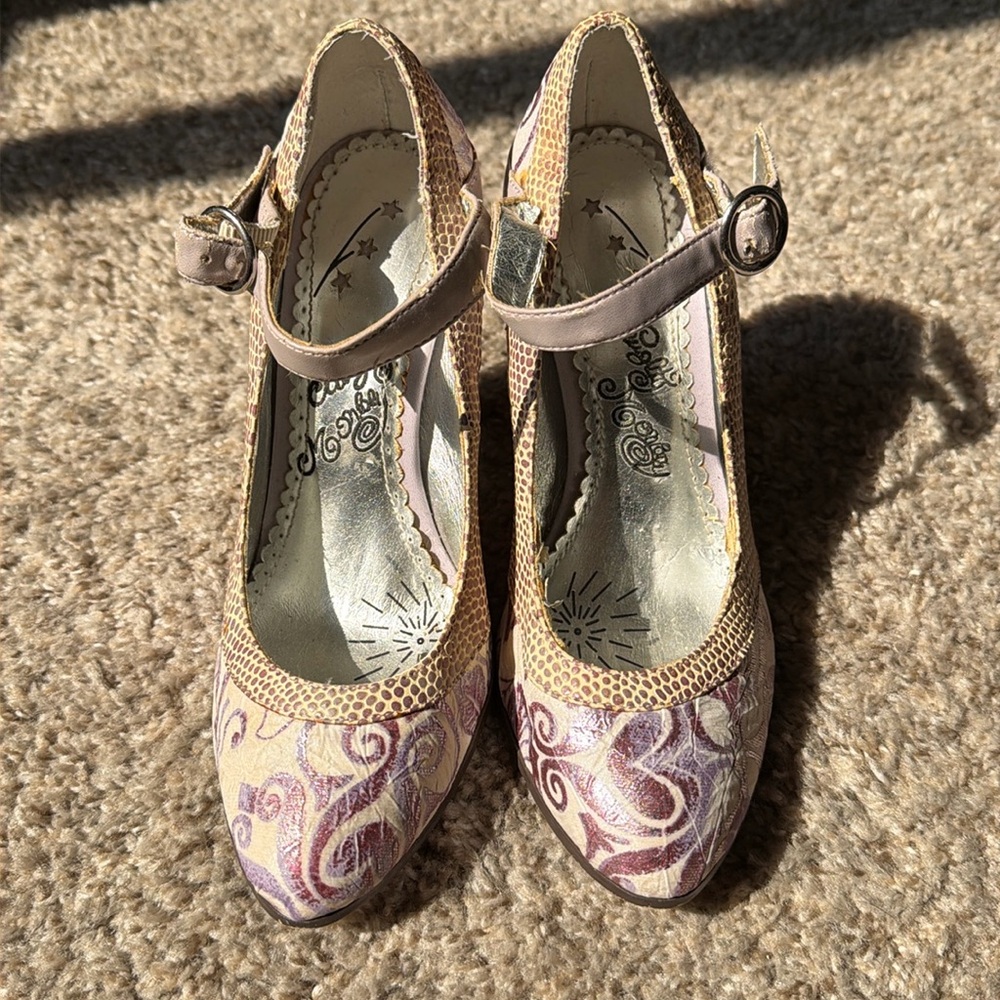 Naughty Monkey Size 7 Lavender Floral Ankle Strap Wood Heels